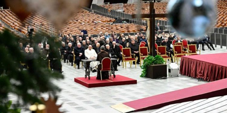 Papa Francisco participa da primeira meditação do Advento no Vaticano