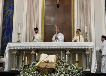 Dom Félix celebra Missa do Natal e abertura do Jubileu da Esperança, em Valadares