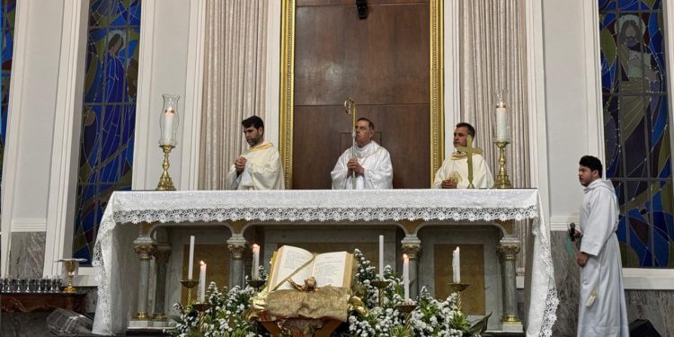 Dom Félix celebra Missa do Natal e abertura do Jubileu da Esperança, em Valadares