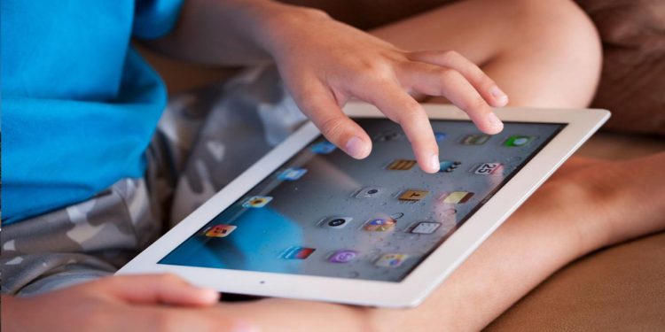 Escolas municipais de Valadares recebem novos tablets e computadores