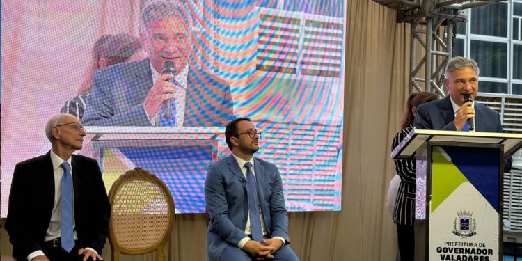 Prefeito Coronel Sandro e vice Mourão tomam posse em Valadares