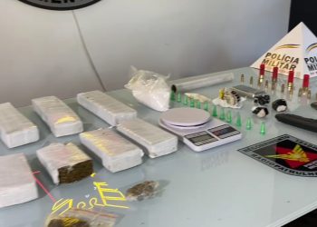 Homem que usava tornozeleira eletrônica é preso com drogas e moto roubada, em Valadares