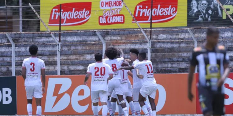 Democrata estreia com derrota em casa, no Campeonato Mineiro