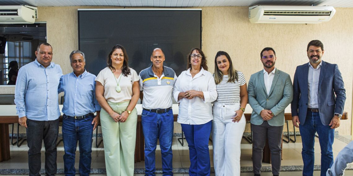 Conselho Municipal dos Direitos da Criança e do Adolescente empossa novos conselheiros, em Valadares