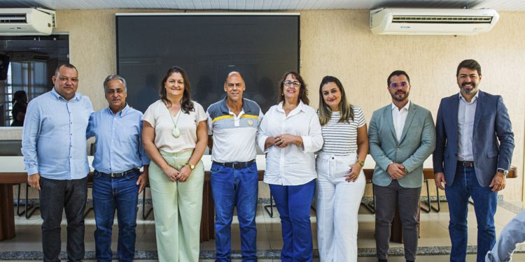 Conselho Municipal dos Direitos da Criança e do Adolescente empossa novos conselheiros, em Valadares
