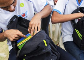 Governo do Estado entrega kits escolares à alunos da Rede Estadual, em Valadares