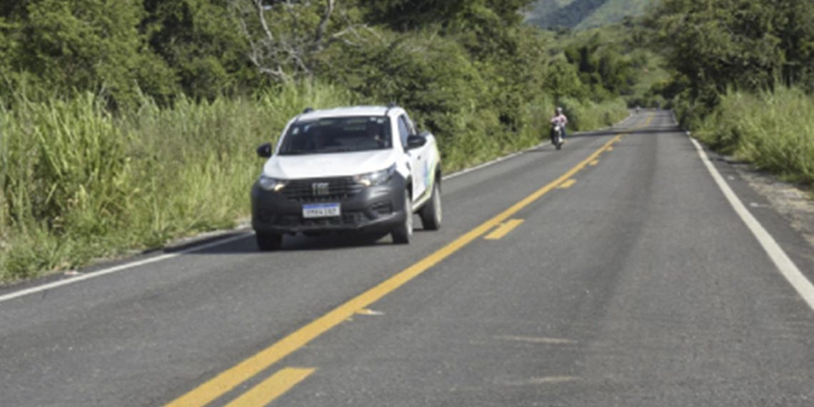 Governo de Minas vistoria MG-311, recuperada pelo programa Caminhos pra Avançar, em São José do Divino