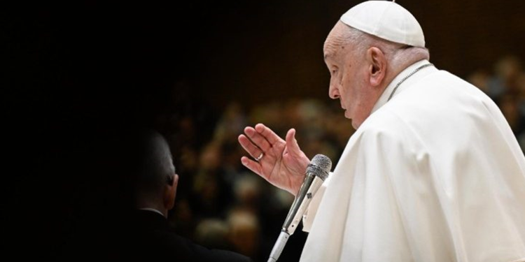 Papa Francisco: Exames revelam infecção polimicrobiana