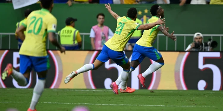 Com gols de Raphinha e Vinicius Júnior Brasil vence Colômbia e respira nas Eliminatórias Sul Americanas