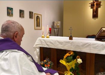 Vaticano divulga foto do Papa Francisco após mais de 30 dias de internação