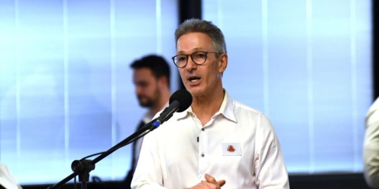 Zema no Leste de MG: governador anuncia ampliação do acesso ao Emergência MG e vistoria escola e UBS