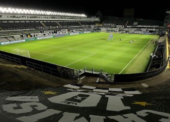 Quarta rodada do Brasileirão 2025 foi aberta com vitória do Ceará em cima do Vasco e segue hoje com mais oito jogos