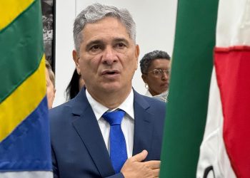 Prefeito de Valadares é eleito 2º vice-presidente da Associação Mineira de Municípios