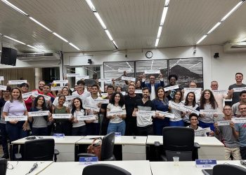 Câmara Municipal dá início aos trabalhos do Parlamento Jovem, em Valadares