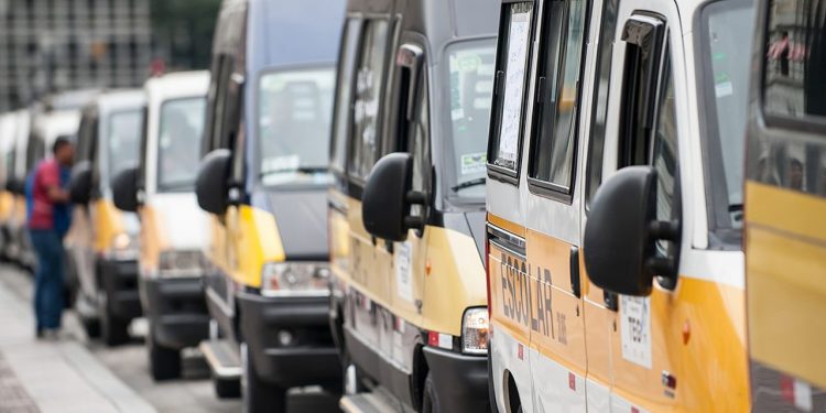 Prefeitura divulga período de cadastro e vistoria do Transporte Escolar 2025, em Valadares
