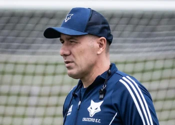 Cruzeiro recebe o Palestino, e Jardim prepara testes após eliminação na Sul-Americana