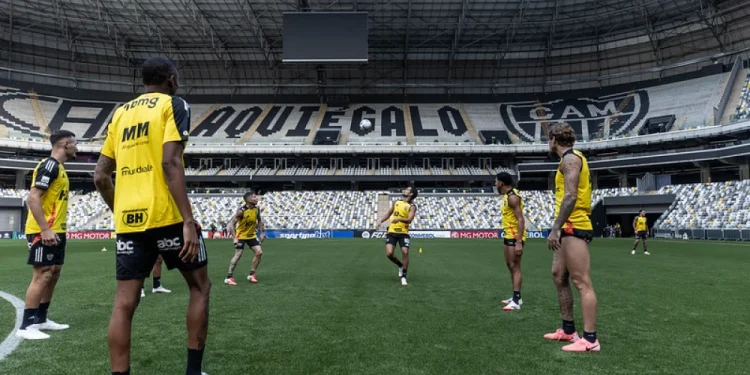 Com time alternativo, Atlético recebe Caracas para encaminhar classificação na Sula