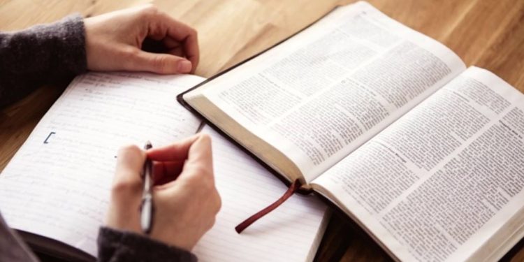 Governo de Minas sanciona reajuste para professores da educação básica