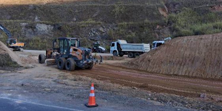 Nova 381 implanta desvio de mão dupla na BR-381 em Antônio Dias para garantir fluidez no trânsito