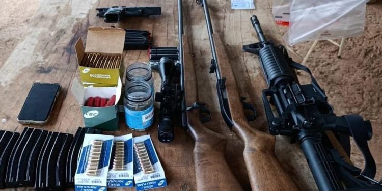 Operação Senhores da Guerra apreende armamento pesado e cumpre oito mandados em MG, ES e SP