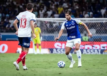 Cruzeiro encara o Bahia em confronto direto pela parte de cima da tabela no fechamento da rodada