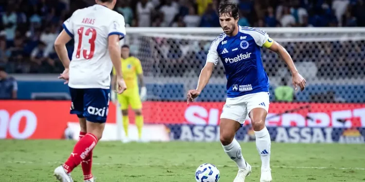 Cruzeiro encara o Bahia em confronto direto pela parte de cima da tabela no fechamento da rodada