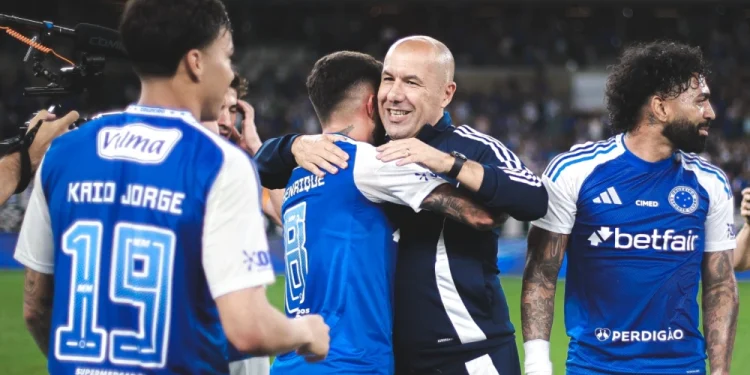 Cruzeiro se consolida no G4 e mira o título do Brasileirão 2025