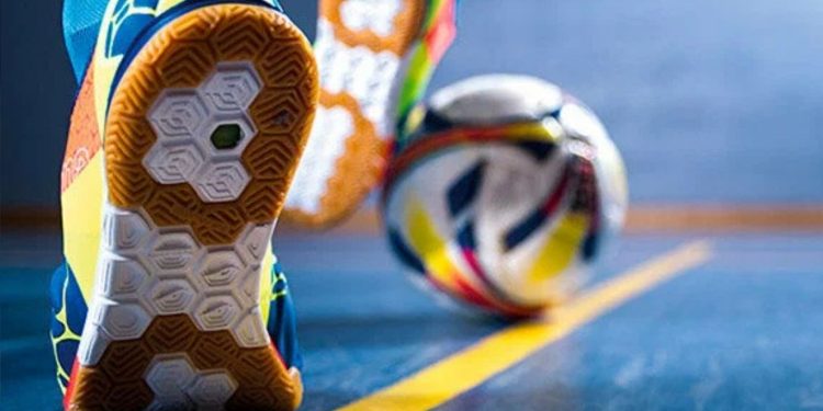 Estação Olímpica oferece aulas gratuitas de futsal para crianças, em Valadares