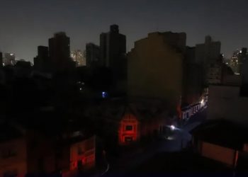 Apagão: interferência no Sistema Interligado Nacional deixa milhares sem luz no país