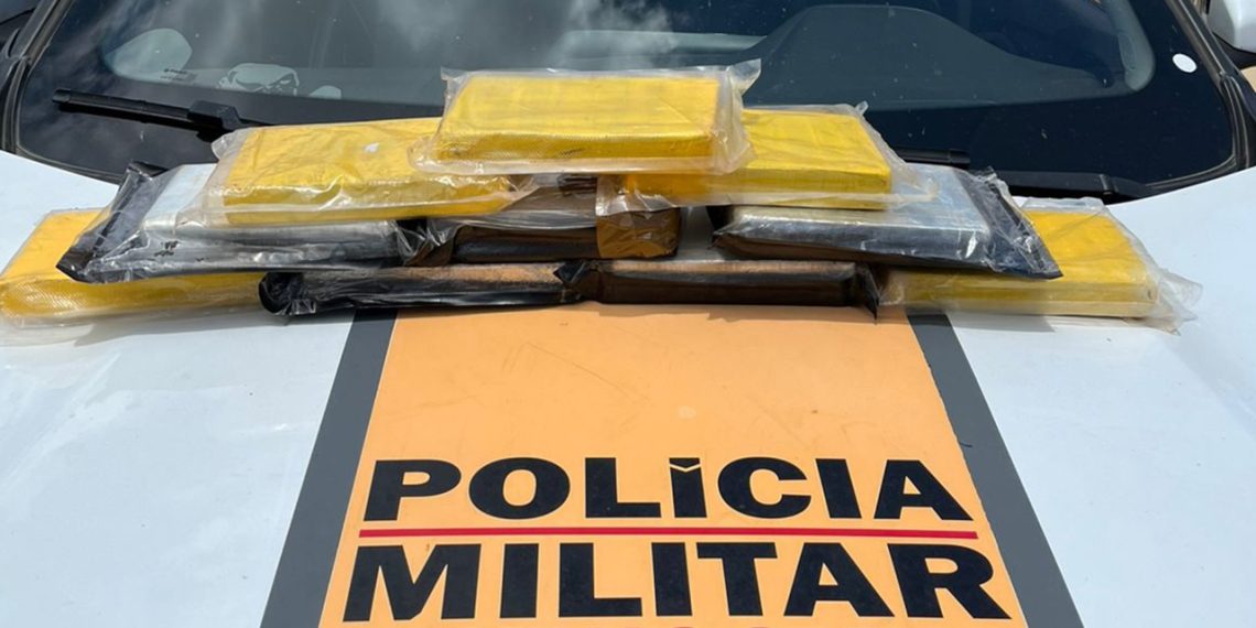 Jovem tenta fugir pelo Rio Doce e acaba preso levando drogas, em Conselheiro Pena