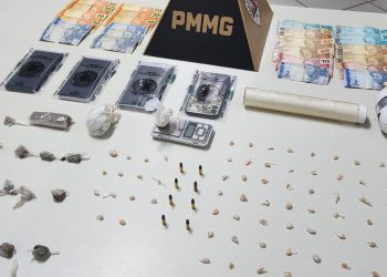 Três jovens são presos com mais de 100 pedras de crack, dinheiro e outros entorpecentes, em Valadares