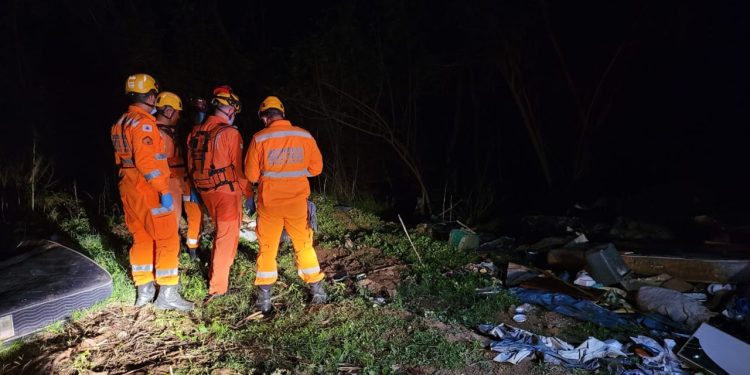 Ossada humana é encontrada em cova rasa, ás margens da BR-259, em Valadares