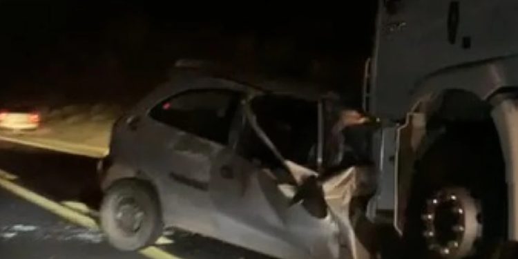 Idoso morre em acidente entre carro e carreta na BR-381, em Governador Valadares