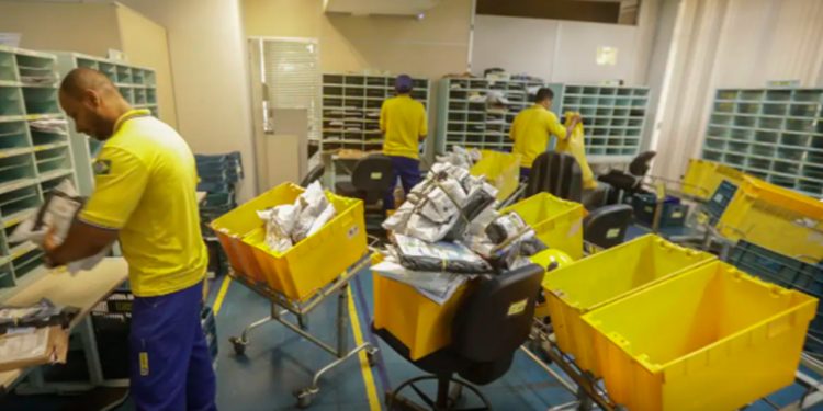 Correios aprovam demissão voluntária e fechamento de agências