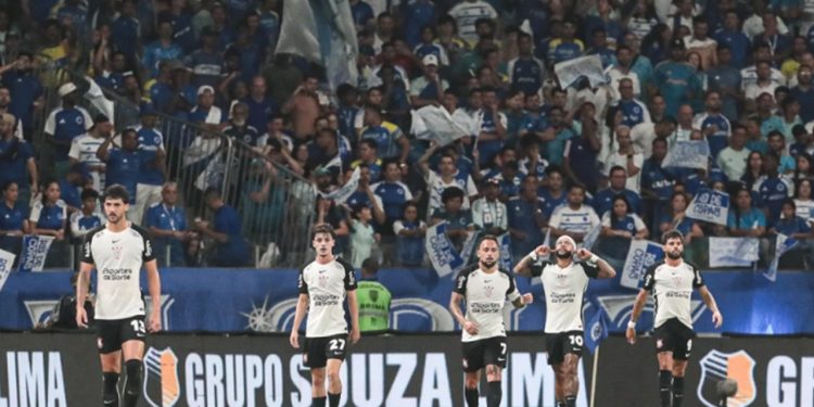 Corinthians surpreende, bate Cruzeiro no Mineirão e abre vantagem na Copa do Brasil