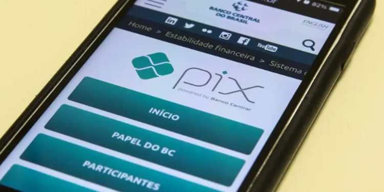 Golpe do Pix de Natal: Como identificar a tabela falsa do Pix no Instagram