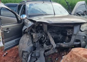 Acidente na BR-116 deixa duas pessoas mortas e duas feridas, em Governador Valadares