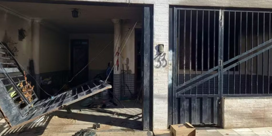 Casa pega fogo na região central de Ipatinga