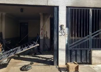 Casa pega fogo na região central de Ipatinga