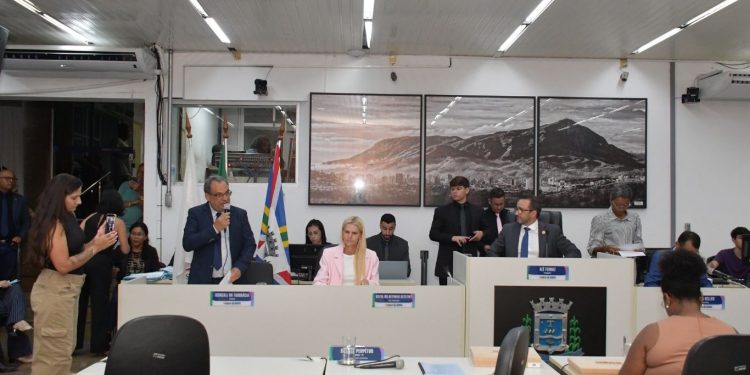 Câmara de Valadares abre ano legislativo de 2026 com primeira reunião ordinária
