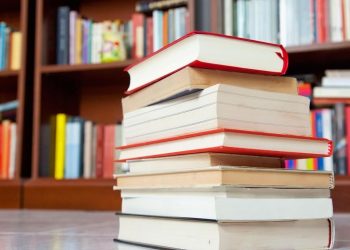 Unidade de atenção especializada recebe doações de livros para nova biblioteca, em Valadares