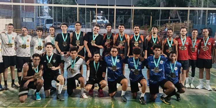 Torneio de Voleibol 4×4 GV 88 Anos agita Praça de Esportes, em Governador Valadares