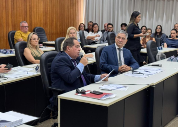 Depoimento do prefeito Coronel Sandro é adiado e Câmara inicia oitivas do processo em Valadares