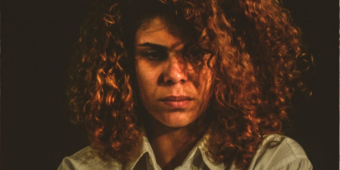 Espetáculo sobre os desafios e pressões vividas pelas mulheres terá apresentações gratuitas em Valadares