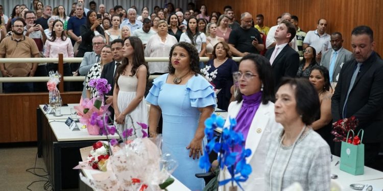 Câmara de Valadares homenageia 21 mulheres com Diploma Bertha Lutz