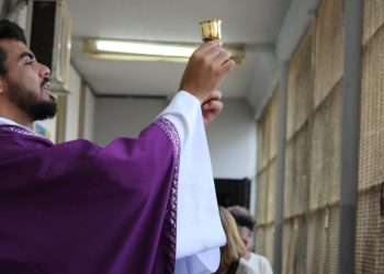 Mutirão de confissões leva esperança a detentos no presídio de Valadares