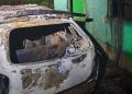 Incêndio destrói carro e uma casa, em Galiléia