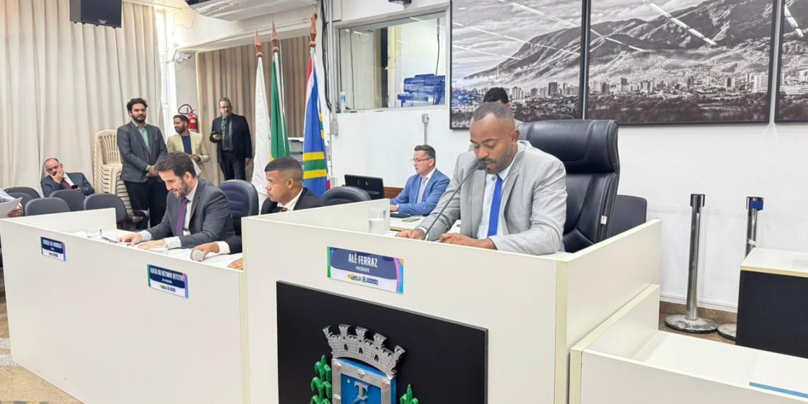 TCE-MG determina bloqueio de quase R$ 1 mi em bens de prefeito e secretária de Educação de Valadares