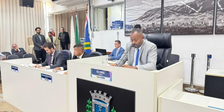 TCE-MG determina bloqueio de quase R$ 1 mi em bens de prefeito e secretária de Educação de Valadares