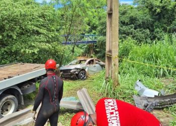 Carro cai no Ribeirão Ipanema e deixa três mortos, em Ipatinga